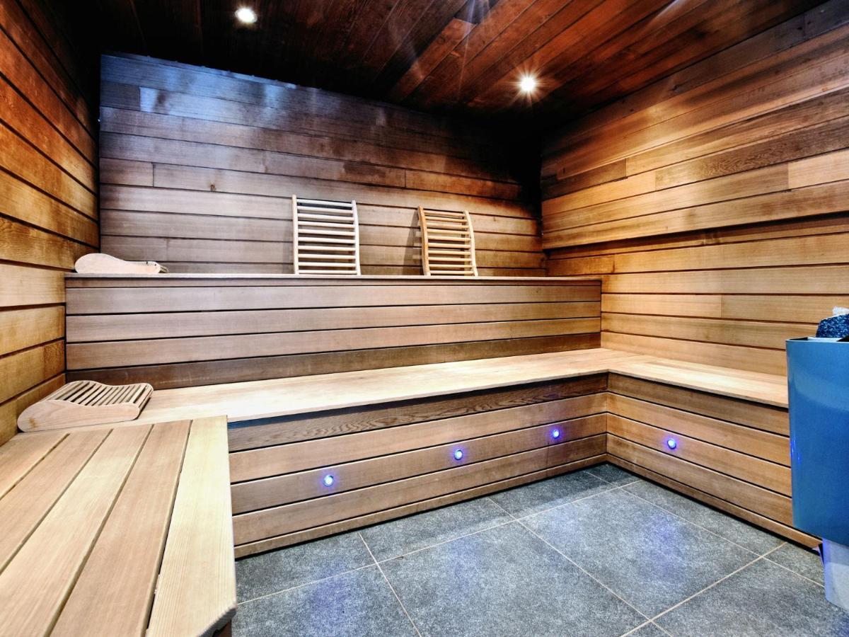 מנהיי Beautiful Villa With Heated Outdoor Pool מראה חיצוני תמונה